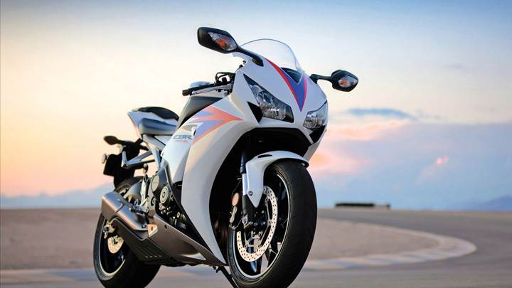 Honda CBR1000RR In White Front Pose
